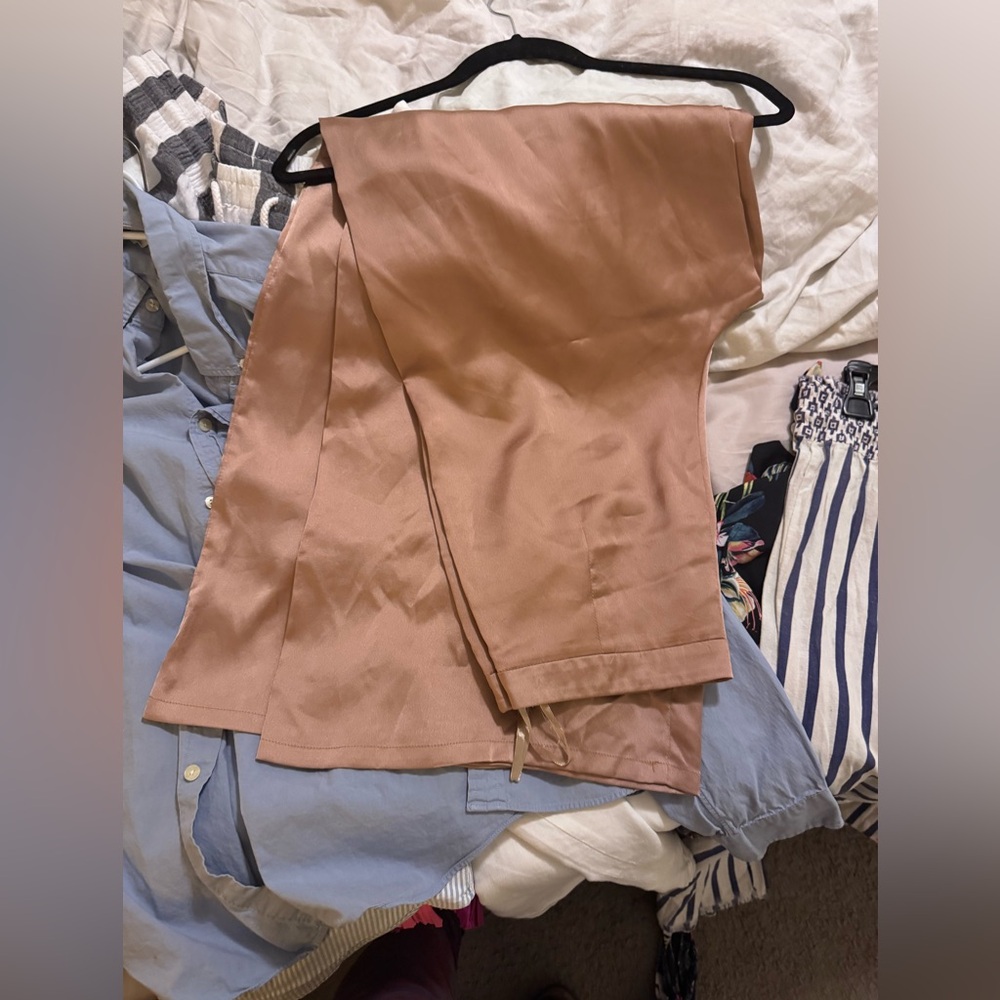 Boohoo Satin warm Mauve Pants